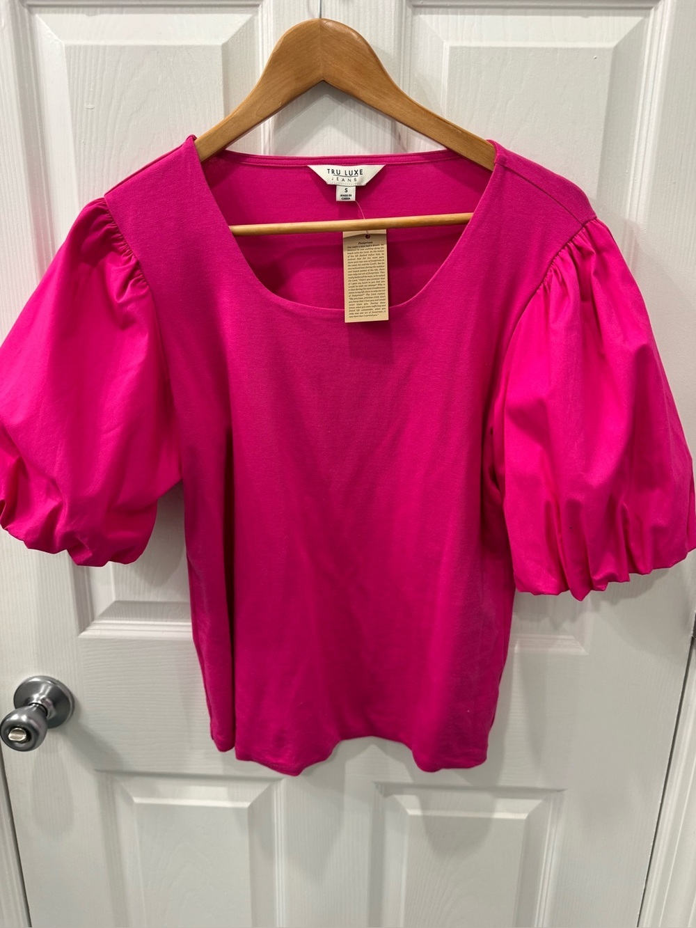 Tru Luxe Jeans Vibrant Hot Pink mixed media Puff Sleeve Blouse size small NWT